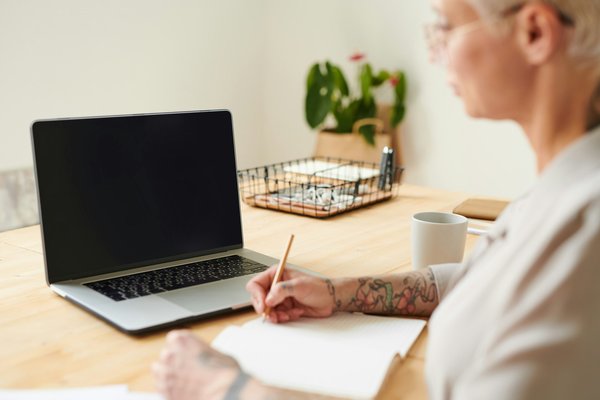 Solutions digitales et locales par une agence marketing web sur montreal et bordeaux